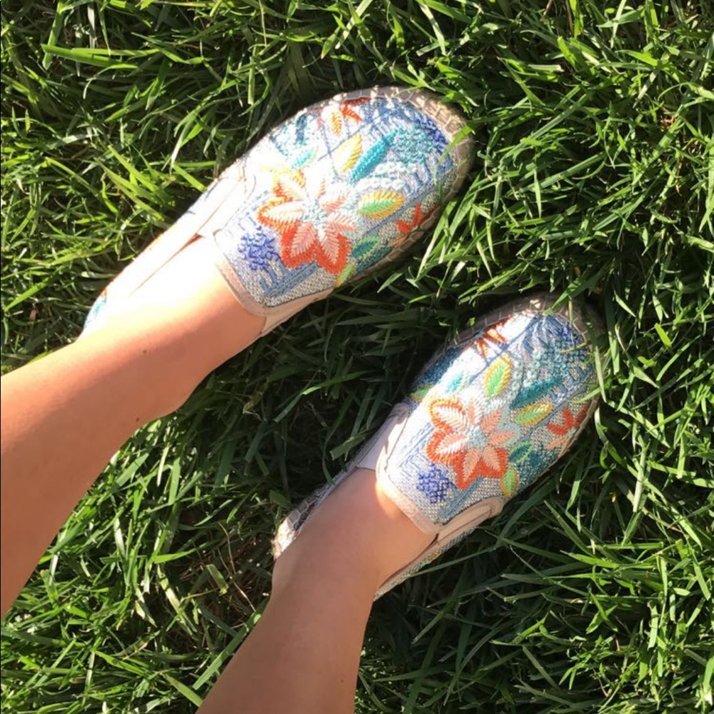 Johnny was shoes